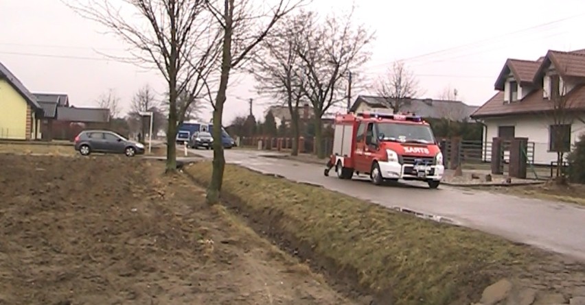 Policjanci zabezpieczyli podejrzaną paczkę na posesji w Kaźmierzu - to pewnie ładunek wybuchowy