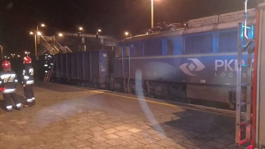  Pożar siarki w wagonie kolejowym na stacji Herby Nowe [ZDJĘCIA]