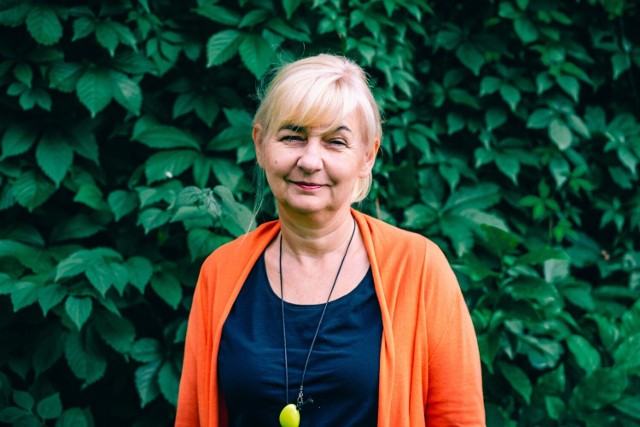 Katarzyna Sarnowska z Włocławka wydała powieść "Pocałunki wiatru". Książka pojawiła się w księgarniach 17 kwietnia 2023 roku. To już kolejne dzieło pisarki związanej z Włocławkiem.