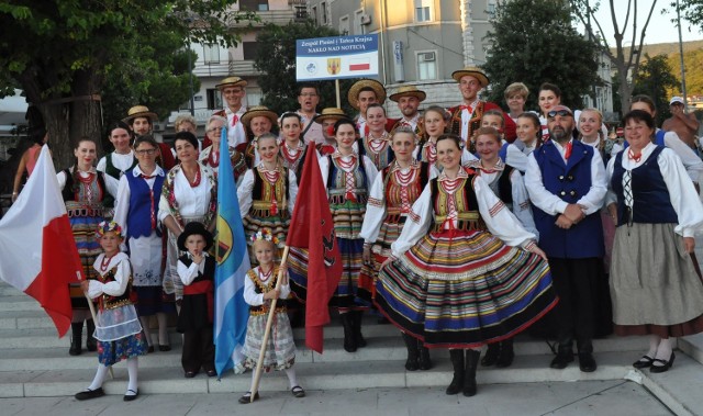 Tancerze, kapela, śpiewaczki. „Krajna” pokazała się w Chorwacji w mocnym składzie.  Cieszy, że folklor interesuje coraz więcej osób. -Do występów przygotowują się cztery nowe pary - słyszymy.