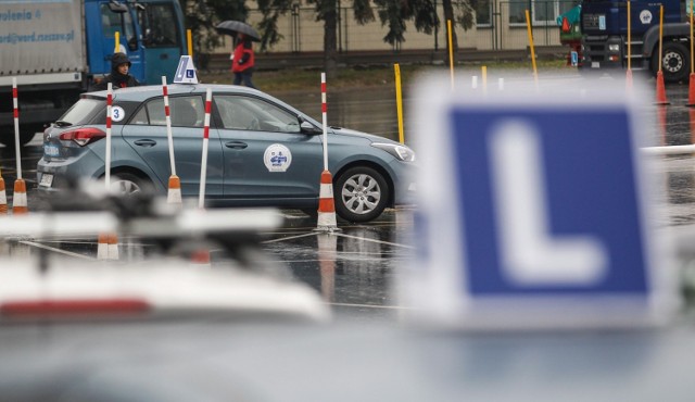 Prawo jazdy 2019. Zobaczcie, na jakich pytaniach najczęściej kursanci oblewają egzamin teoretyczne. 

Zobaczcie na kolejnych zdjęciach >>>>>>


O krok od wielkiej tragedii! Cudem uniknęli śmierci! [wideo - program Stop Agresji Drogowej]

