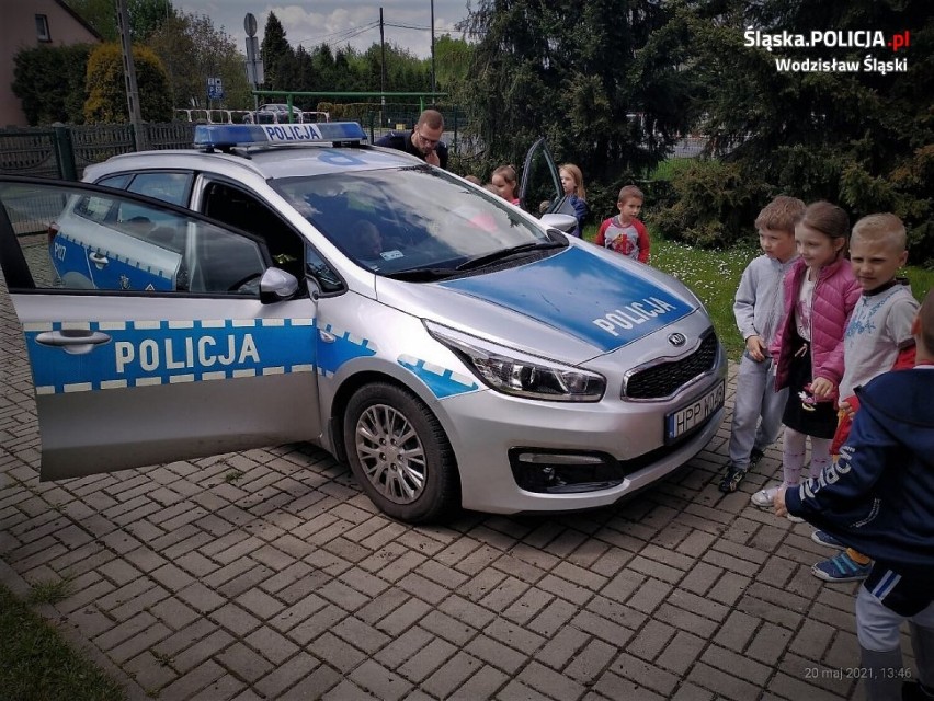 Policjanci rozmawiali z przedszkolakami o bezpieczeństwie