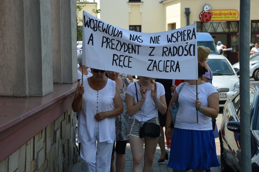 Protest mieszkańców Sygietyńskiego 3. Pikieta przed...