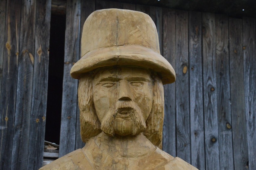 Rzeźba zbója Rummela z Miastka już gotowa. Czeka na zamontowanie przy ulicy Armii Krajowej (zdjęcia)