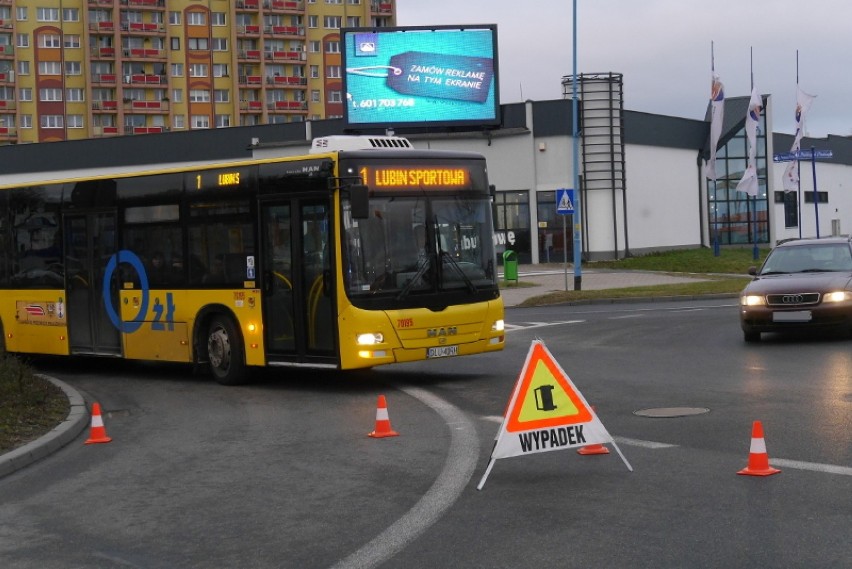 Autobus potrącił kobietę. Niestety nie żyje. Na miejscu...