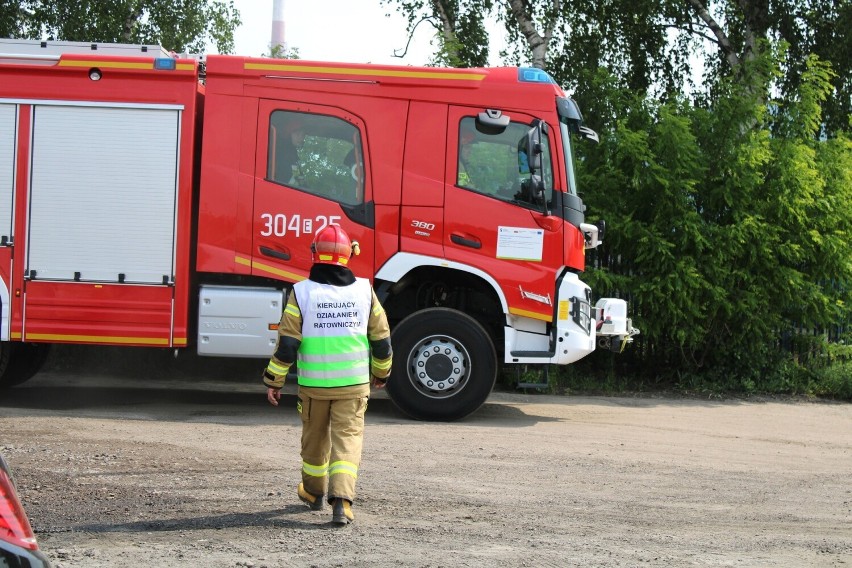 Pożar w Kutnie. Ogromne kłęby dymu nad zakładami Michor przy Sklęczkowskiej w Kutnie. Palą się chemikalia! 24.05.2023