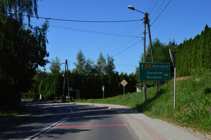 Tak biegnie droga wojewódzka 964 przez Dziekanowice (gm....