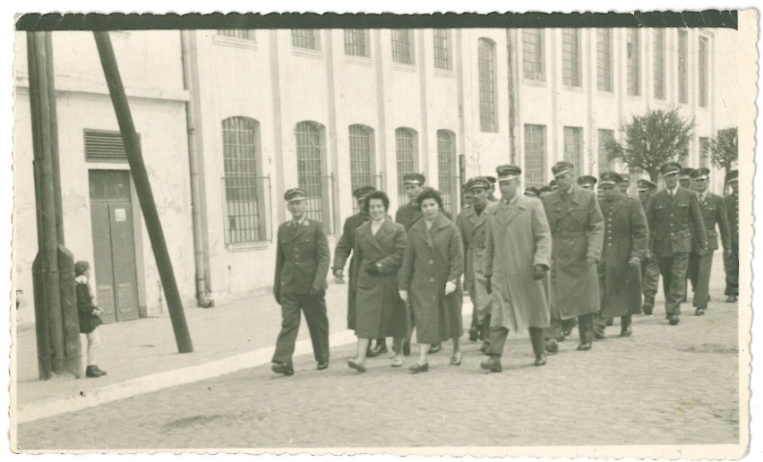 Pierwszomajowe pochody na zdjęciach ze zbiorów Muzeum Regionalnego w Bełchatowie [ZDJĘCIA]