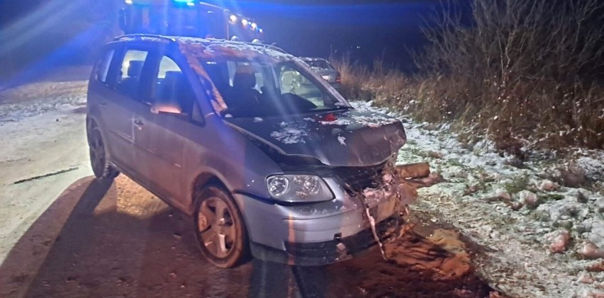 Wypadek pod Łasinem. Dwie osoby trafiły do szpitala