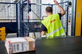 Koronawirus w magazynie DHL Parcel w Łodzi. Zakażony miał kontakt z kurierami. Pracownicy się boją, DHL zarządza dezynfekcję 22.04.2020