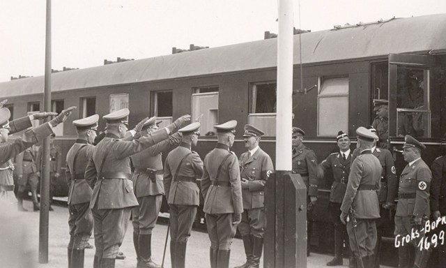 Hitler witany na stacji w Bornem