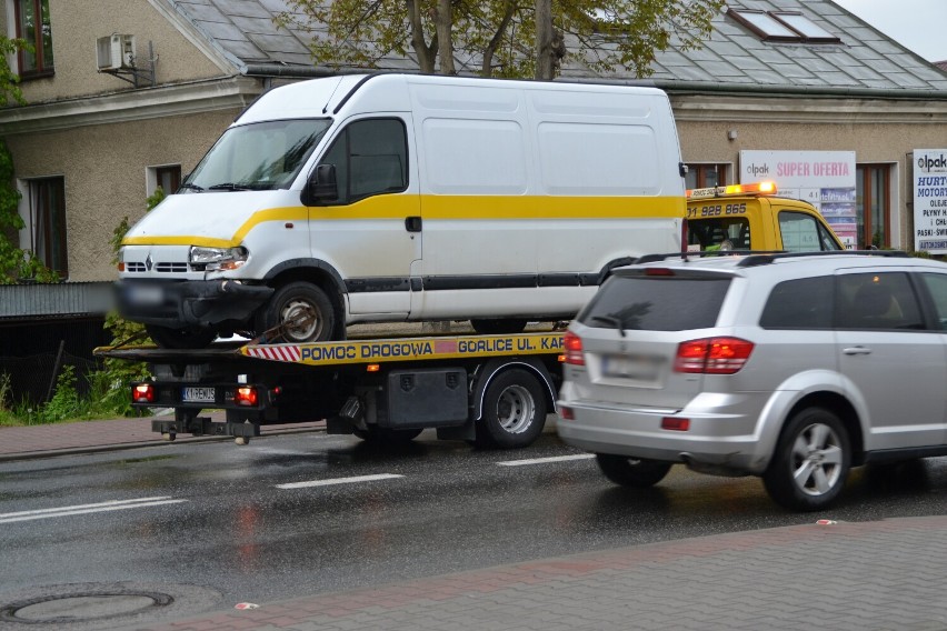 Gorlice. Stłuczka na Kościuszki w potężny korek w mieście. Na miejscu policja i pomoc drogowa