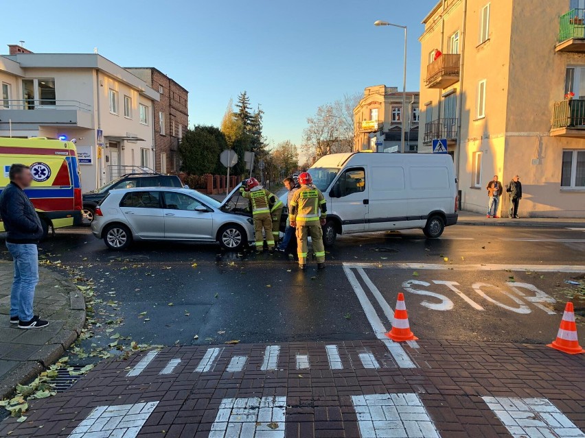 Zderzenie aut na skrzyżowaniu Staszica i Młynarskiej w Kaliszu. ZDJĘCIA