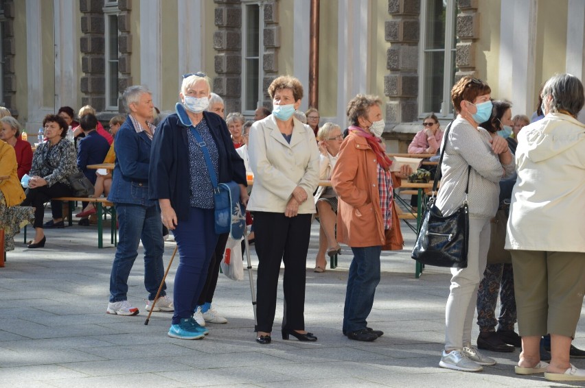 W tym roku (2021) piknik dla seniorów odbędzie się na...