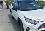 Lęborscy policjanci podejrzewają złodzieja  o kradzież toyoty Rav4. Są na tropie sprawcy