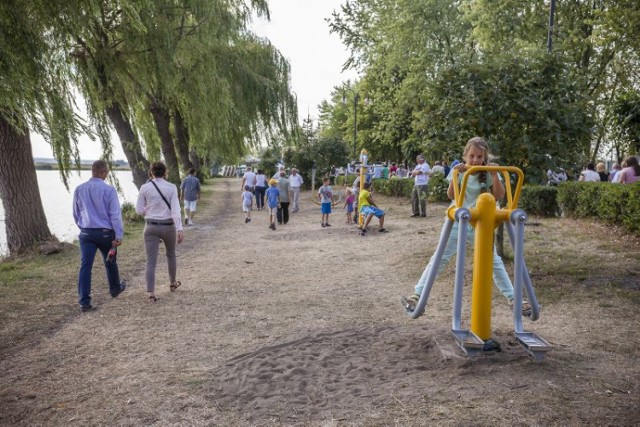 Tak zwana siłownia na powietrzu powstała między ulicą Pałęki a zalewem w Pińczowie. Jako pierwsi zaczęli korzystać z niej głównie dzieci, a także młodzież.