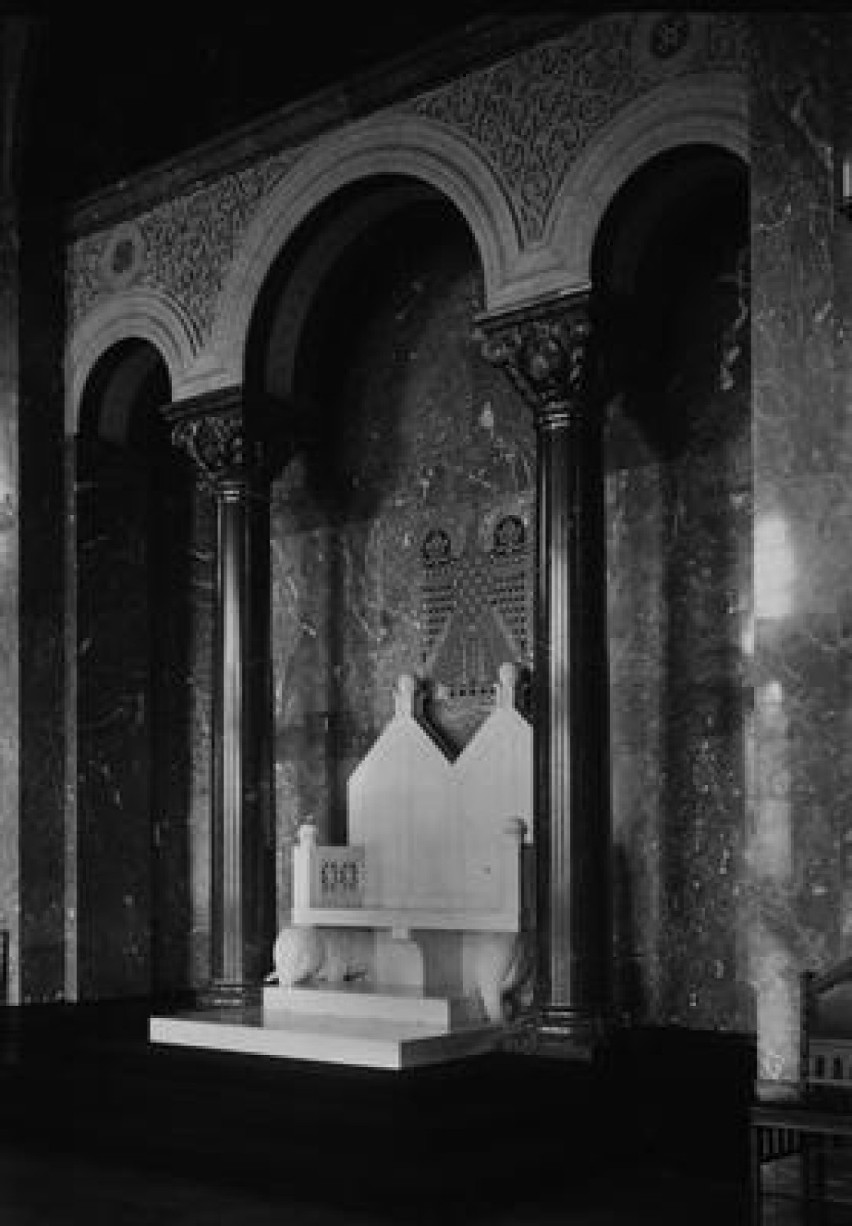 Fragment sali tronowej z tronem Wilhelma II (marmurowym...