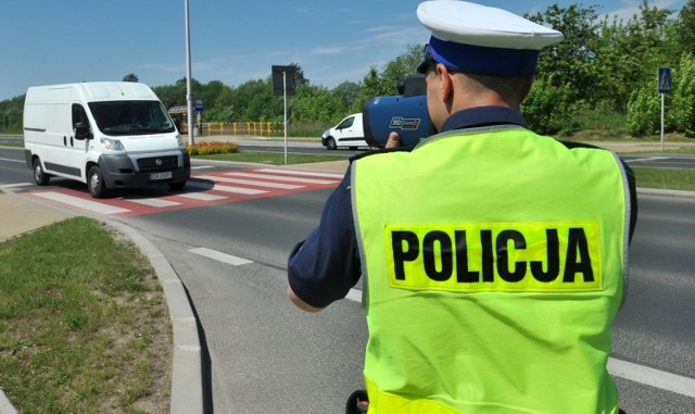 Policjanci w całym powiecie oleśnickim prowadzą akcję "NURD" (Niechronieni Uczestnicy Ruchu Drogowego; red.)