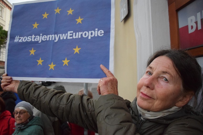 Manifestacja w Bielslu-Białej przeciwko wyrokowi Trybunału...