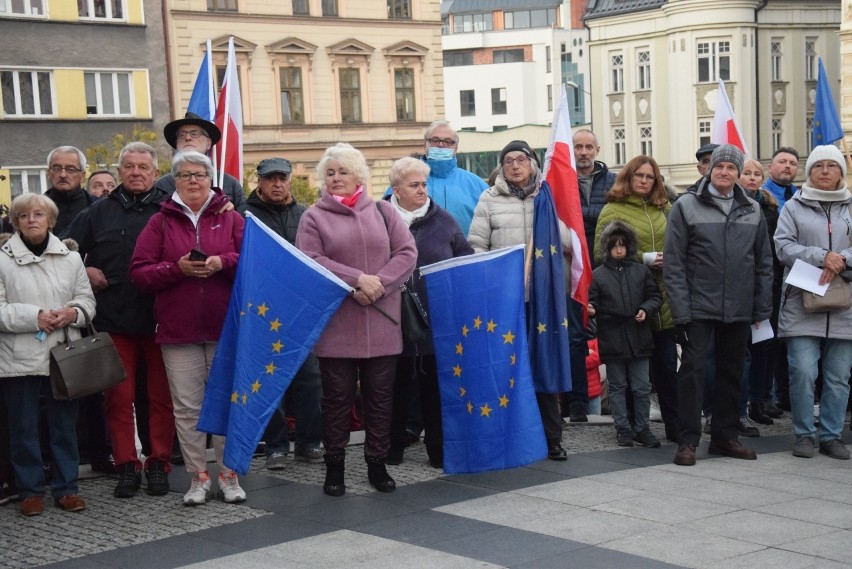 Manifestacja w Bielslu-Białej przeciwko wyrokowi Trybunału...