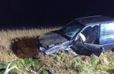Wieczorny wypadek. W gminie Kaźmierz auto uderzyło w drzewo