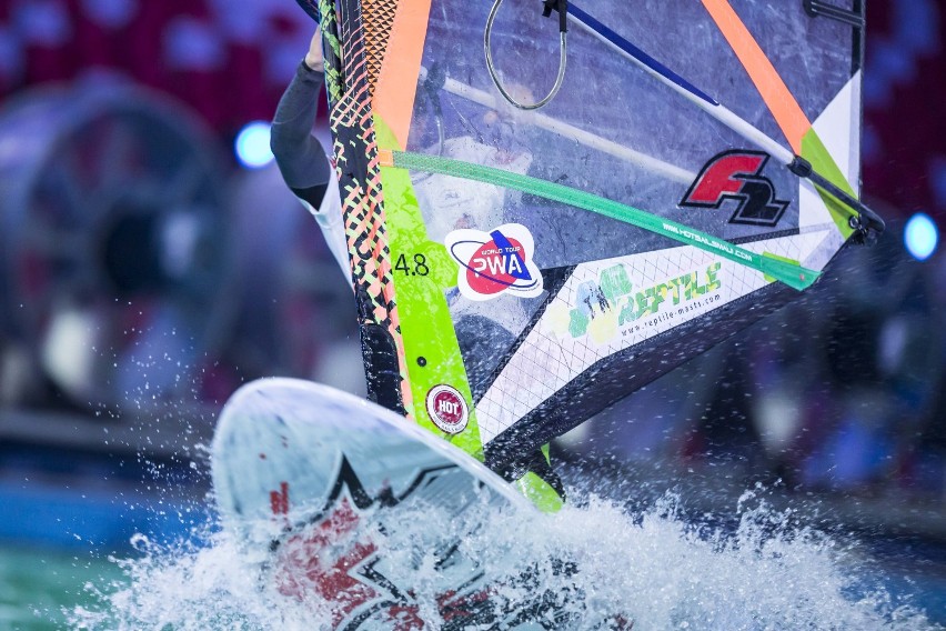 Windsurfing na Narodowym. Zobacz wodne atrakcje! [ZDJĘCIA]