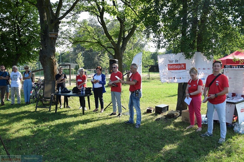 Piknik obywatelski "Tour de Konstytucja" w parku na Słodowie...