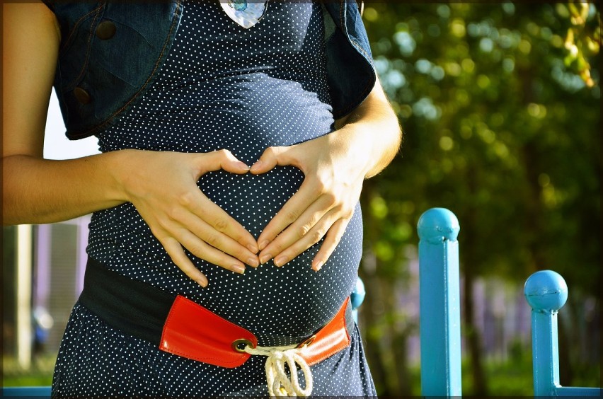 Ciąża a niedoczynność tarczycy. Zobacz, co radzą specjaliści