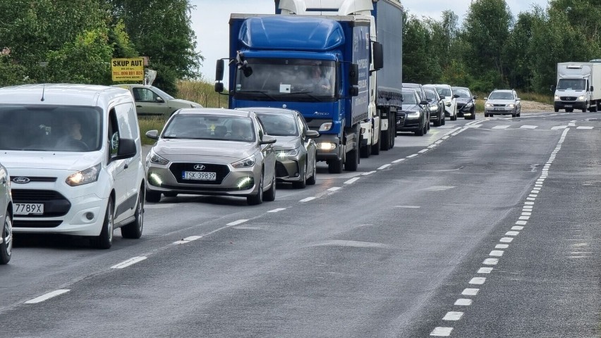 Uwaga kierowcy, duże utrudnienia na wylotówce z Kielc! Na ulicy Radomskiej wprowadzą ruch tylko w jednym kierunku