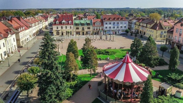 Jakie są najpiękniejsze rynki w woj. śląskim? KLIKNIJ W GALERIĘ i zobacz! Robią spore wrażenie.

Zobacz kolejne zdjęcia. Przesuwaj fotografie w prawo – naciśnij strzałkę lub przycisk NASTĘPNE

