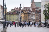 Warszawa odpoczywa po fali upałów. Tłumy na Krakowskim Przedmieściu, puste leżaki nad Wisłą