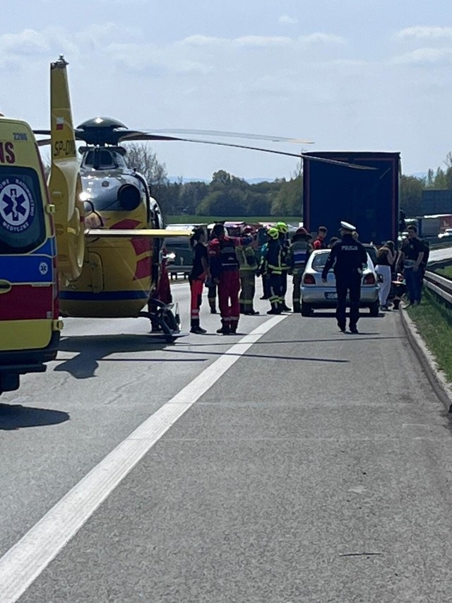 Zderzenie trzech pojazdów na autostradzie A4 w kierunku Rzeszowa