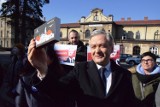 Robert Biedroń w Czechowicach-Dziedzicach upomina się o remont dworca 