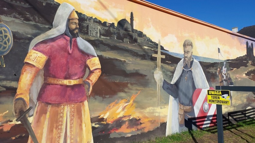 Mural w Opatowie nabiera barw. Zobacz jakie dzieło powstaje...