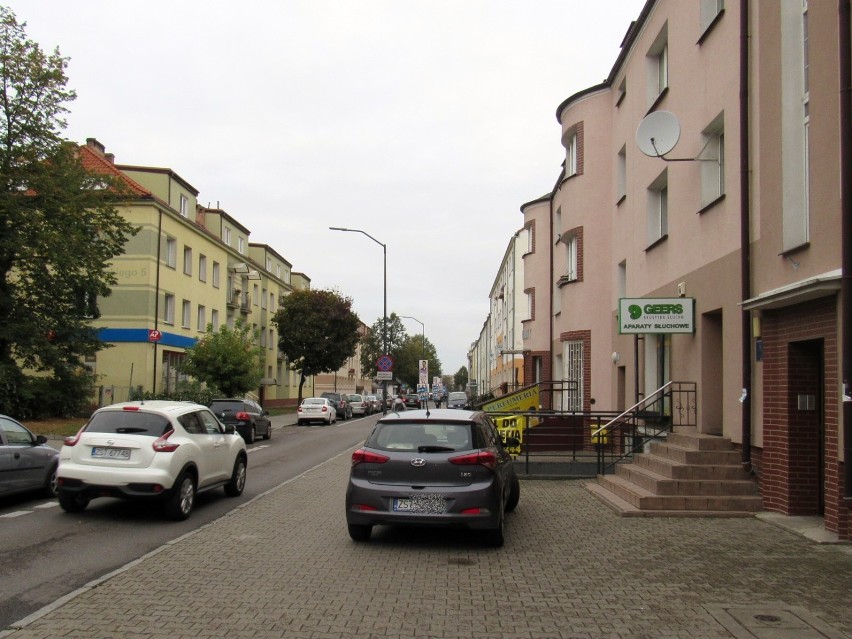 Chamskie parkowanie w Stargardzie nr 146 i 147. Takie widoki na ulicy Słowackiego