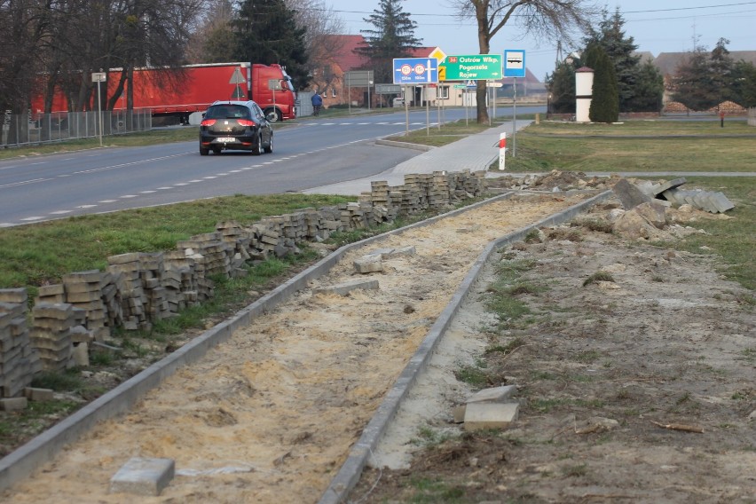 Będzie nowy chodnik przy krajówce w Kuklinowie [ZDJĘCIA]