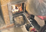 Czy w Żorach pali się śmieci i jak lepiej spalać węgiel w domowych piecach?
