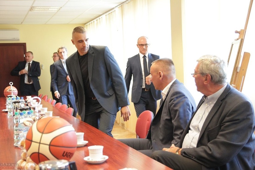 25-lat koszykówki we Włocławku. Spotkanie u prezydenta Marka Wojtkowskiego [zdjęcia]