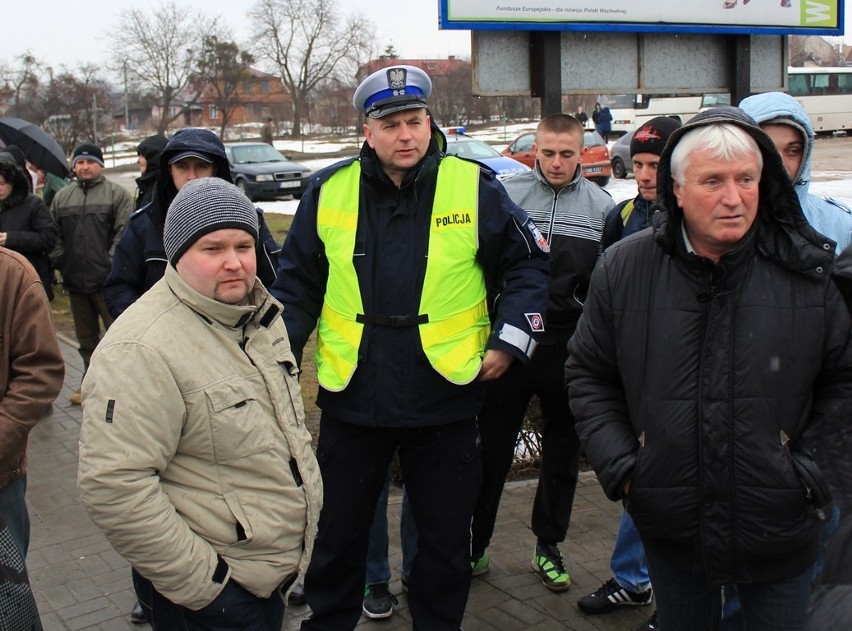 Pikiety na rondzie mogą odbywać się nawet do końca tygodnia....