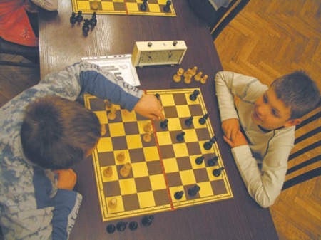 W Będzinie szachowe turnieje organizowane są coraz częściej, a młodzi adepci tej dyscypliny sportu mają okazję do podnoszenia swoich umiejętności.