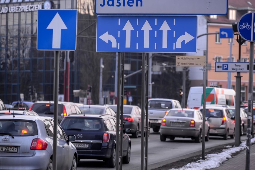 Właściciele samochodów w Gdańsku nie mają łatwo - ceny...