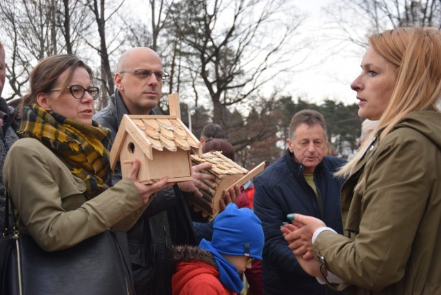 Rozdawanie budek lęgowych dla ptaków w Tychach