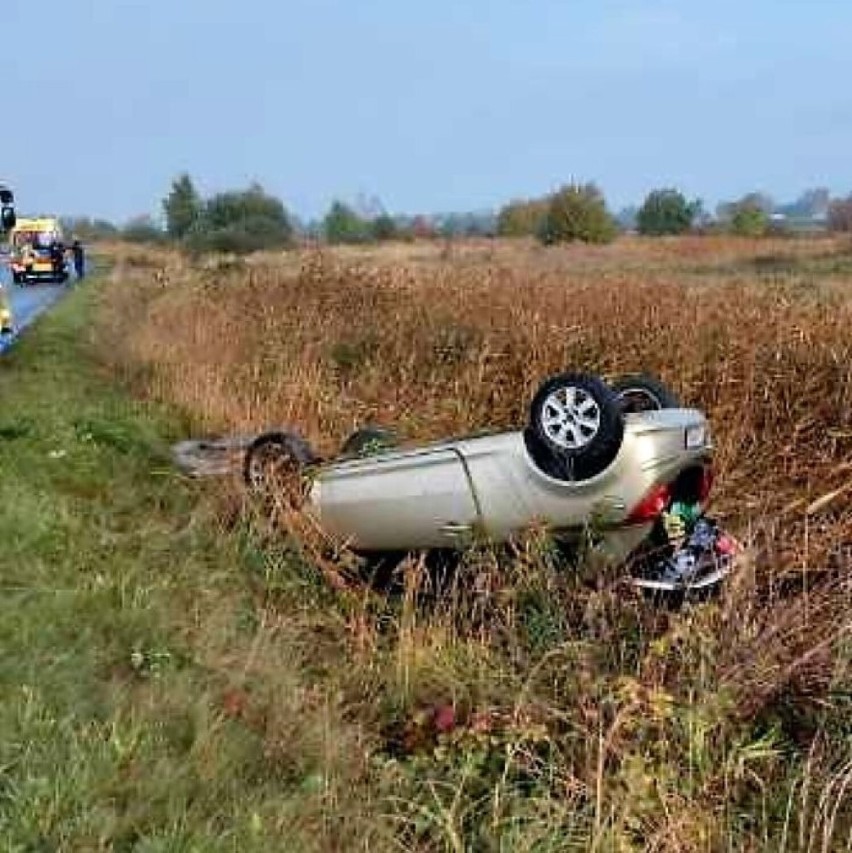 Samochód wypadł z jezdni w Darłowie na ul. Sowińskiego