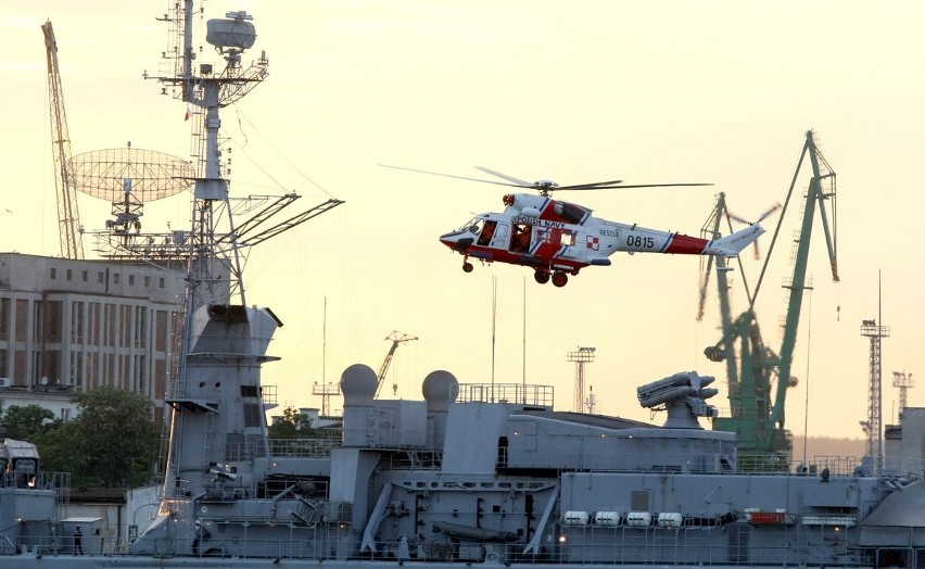 Gdynia: Święto Marynarki Wojennej 2012.Pokaz ratownictwa morskiego załogi śmigłowca Anakonda ZDJĘCIA