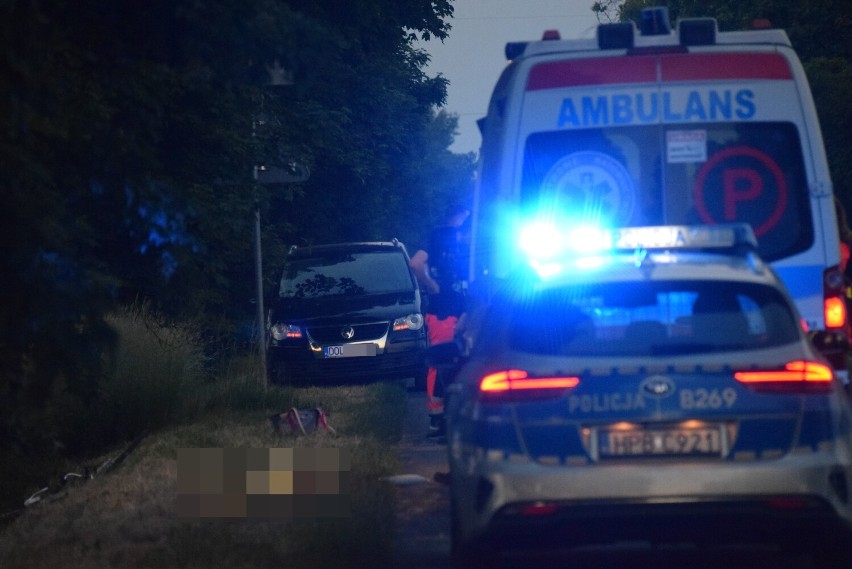 Śmiertelny wypadek pod Oleśnicą. Nie żyje 28-letnia rowerzystka 