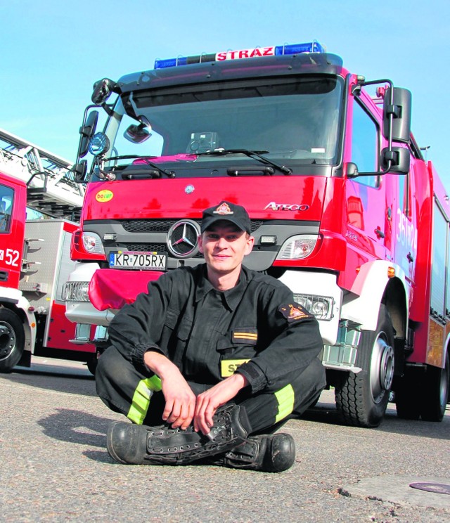 Łukasz Wąs w tarnowskiej PSP pracuje od 5 lat. Od kilkunastu jest strażakiem-ochotnikiem w Tuchowie.