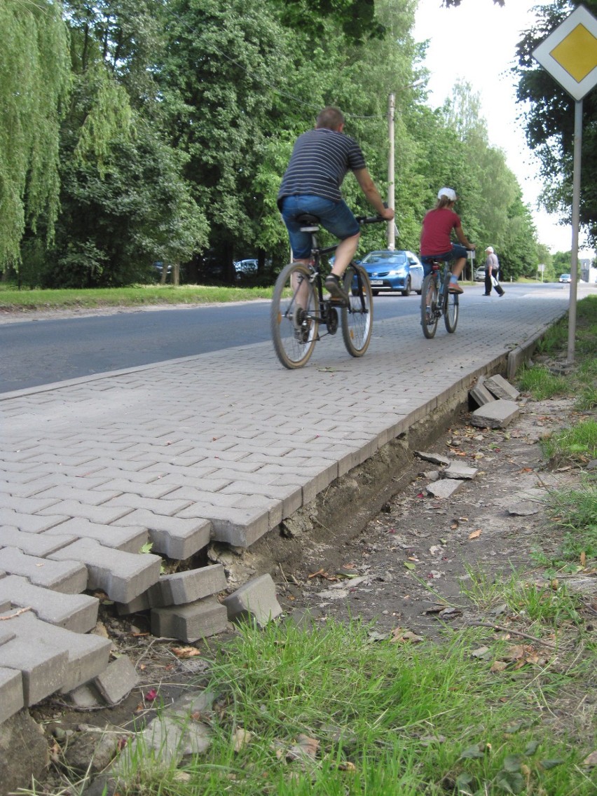  Ul. Sławinkowska: Nowy chodnik nie może doczekać się remontu