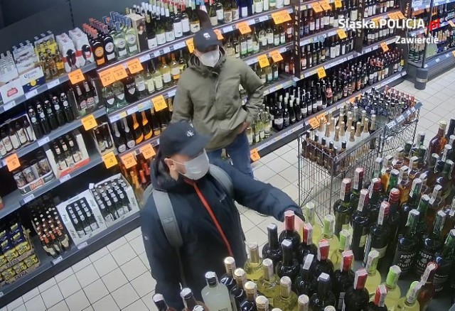 Zawierciańscy policjanci poszukują sprawców kradzieży alkoholu w jednym z zawierciańskich sklepów.