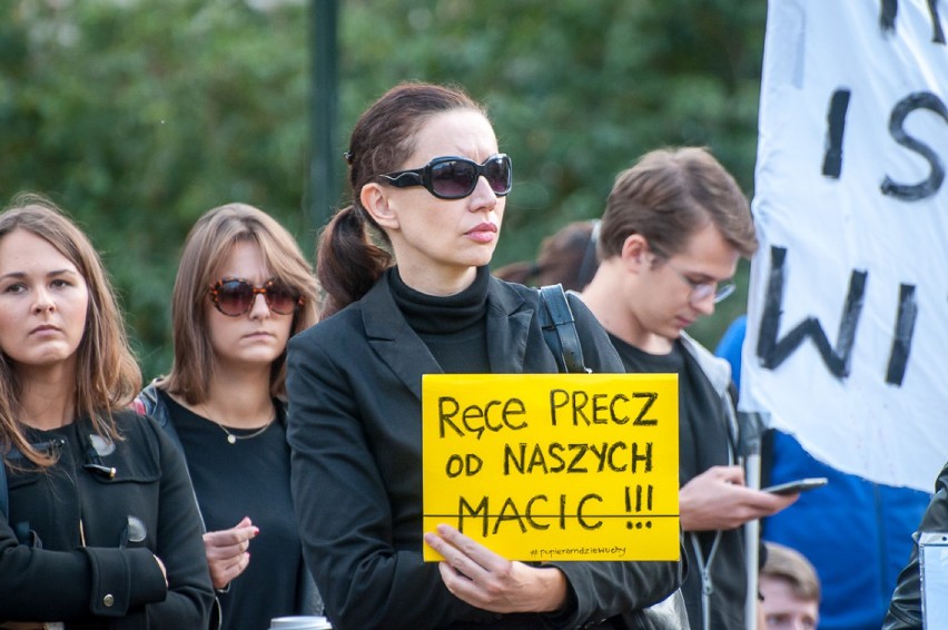 Kolejny Czarny Protest w Warszawie. Manifestacja przed...