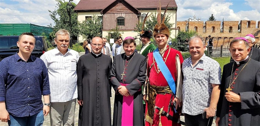 Młodzi sycowianie porządkowali w Korcu przedwojenny polski cmentarz